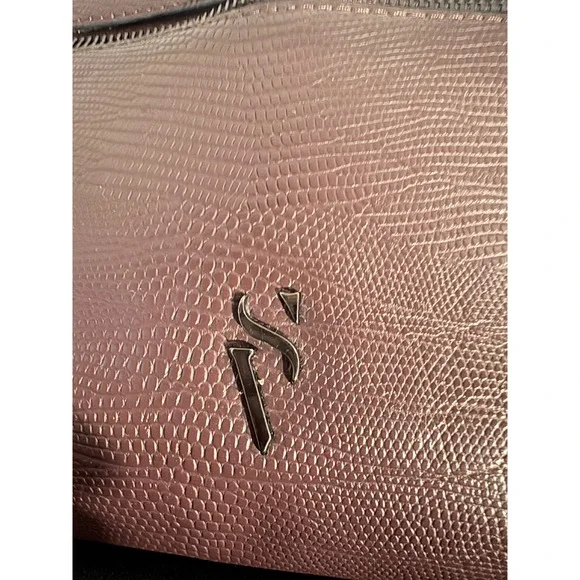 Simply Vera Vera Wang Burgundy Embossed Crossbody Bag Chain Strap Zip Pockets - Picture 3 of 6